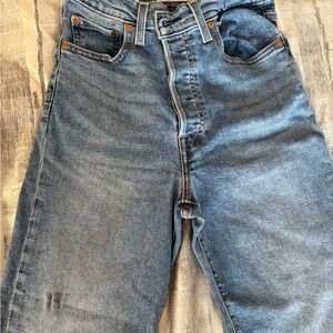 Levi rip cage straight size 27